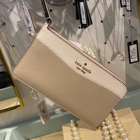 Kate Spade Medium Lucy Colorblock L-Zip Wristlet Pebble Leather 
Light Sand 
NWT - Picture 7 of 16